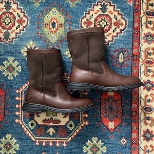 Barely worn - Uggs, womens size 9